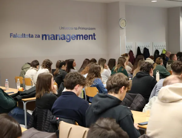 Znanje, ki odpira nove priložnosti - tudi ob redni zaposlitvi