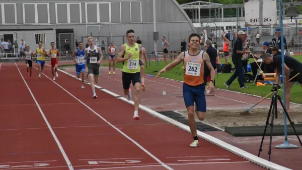 Izolan Lako&scaron;eljac se je na svetovnem prvenstvu do 20 let uvrstil v polfinale teka na 800 metrov