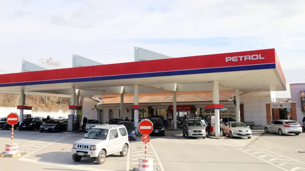 Bencinski servis &Scaron;taloni, Petrol gorivo bencin