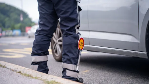 Policija z novo preventivno kampanjo, ki so jo poimenovali #častnaprometna, udeležence v prometu nagovarjajo, da izberejo svojo prometno obljubo in se je držijo vsaj v juliju. 