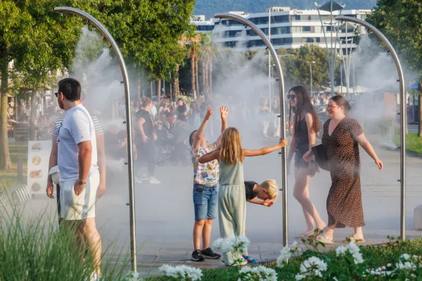 Koper,29.7.2026 Vročina, vročinski val, parna osvežitev, parna prha