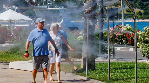 Koper, 21.6.2026Turizem, Poletje, Vročina, poletni utrip v Kopru,kopalci, plaža, sprehajalci
