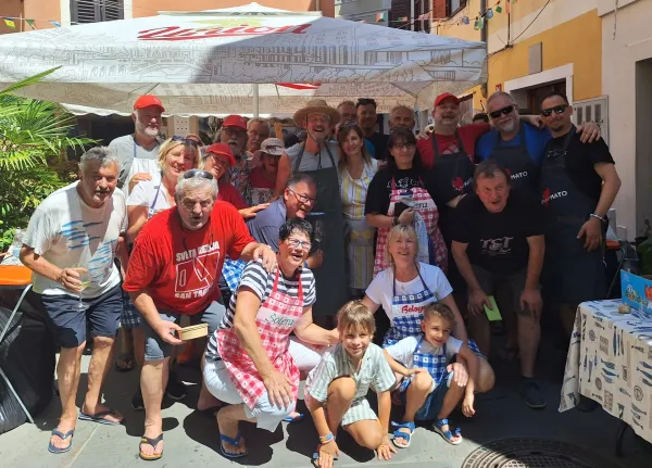 Najbolj&scaron;a &scaron;al&scaron;a je tista, ki je začinjena z dobrodelnostjo