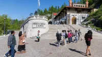 Postojna, 30.4.2025Postojnska jama, turizem, turisti, ogled jame, prvomajski prazniki