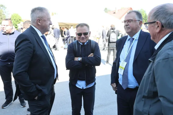 Na fotografiji z leve: Zdravko Počival&scaron;ek, Franci Matoz, Matjaž Tanko in France Cukjati.