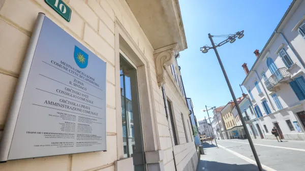 Koper, 12.06.2022Verdijeva ulica in obcinska stavba, Verdijeva 10