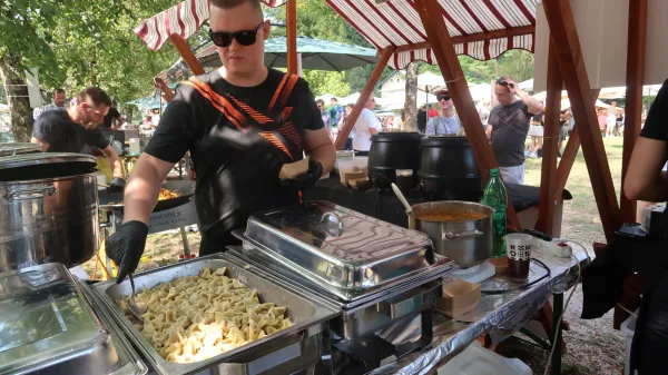 So idrijski žlikrofi in so žlikrofi, je tradicija in je razvoj