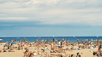 Poglavitni vzrok za nara&scaron;čanje &scaron;tevila zbolelih s kožnim rakom je sodobni način preživljanja prostega časa s pogostim ali celo prekomernim izpostavljanjem soncu oziroma ultravijoličnemu sevanju (UV sevanje).