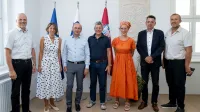 skupinska fotografija po podpisu pogodbe, Foto atelje Postojna