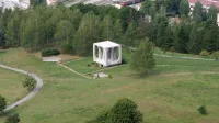 Hrib svobode s spomenikom prekomorcem