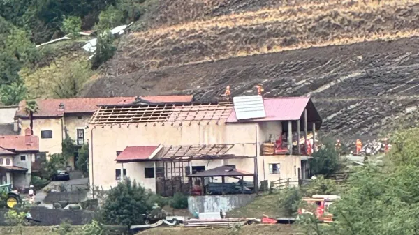 Nevihtna linija je pre&scaron;la Primorsko. Prizadete so vasi Selo (pri &Scaron;tjaku), Večkoti, Kodreti, Čehovini in Koboli.