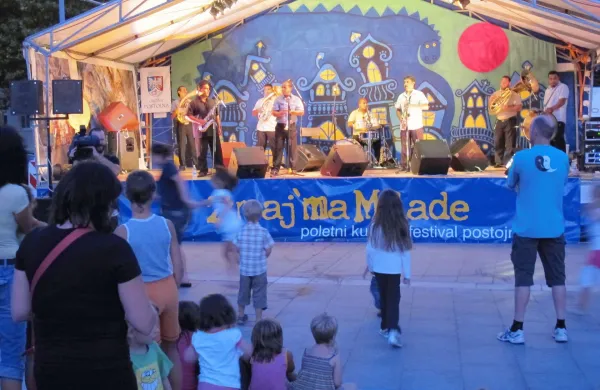 Trinajst dni bo nad Postojno spet letel kulturni zmaj