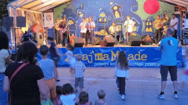 Trinajst dni bo nad Postojno spet letel kulturni zmaj