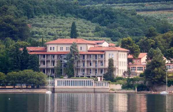 Ankaran, 27.06.2023Ortopedska bolni&scaron;nica Valdoltra, foto iz morja