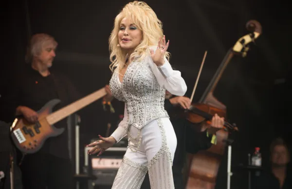 Dolly Parton: zvezdnica, ki je povezovala Ameriko