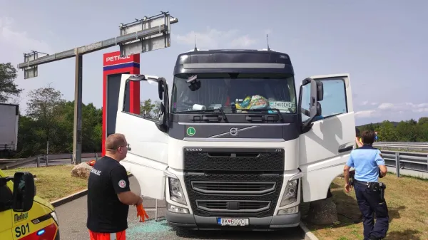 V kabini na&scaron;li mrtvega &scaron;oferja