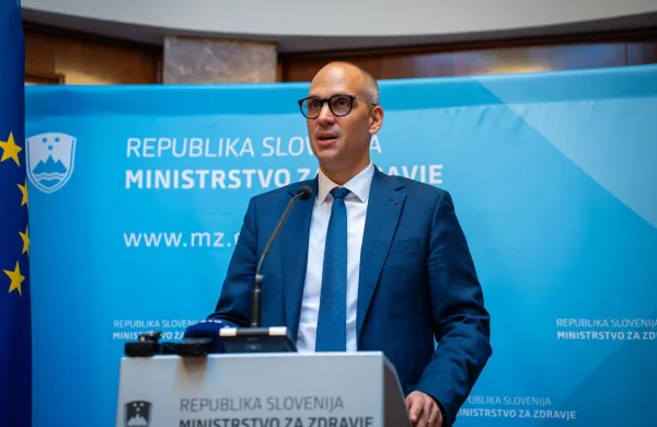 Ljubljana, ministrstvo za zdravje.Novinarska konferenca ministrstva za zdravje, na kateri je minister Tadej Ostrc predstavil kljucne ugotovitve ob primopredaji poslov na ministrstvu za zdravje in financno stanje ministrstva.