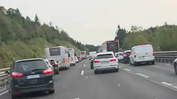Kako na avtocesti v zastojih olaj&scaron;ati dostop re&scaron;evalcem?