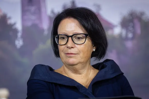 Bled, Grand Hotel Toplice.Novinarska konferenca Slovenske turisticne organizacije (STO), na kateri so med drugim predstavili prvo oceno poletne turisticne sezone, kljucne rezultate in trende.Generalna direktorica direktorata za turizem Dubravka Kalin.