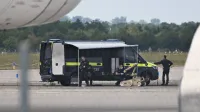 Na letaliscu Leipzig/Halle na vzhodu Nemcije, ki je ponoci zaradi neznanega letecega predmeta nad njim zacasno prekinilo obratovanje, so v blizini ukrajinskega tovornega letala opazili dron. 