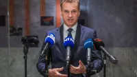Ljubljana, DZ.Izjava za medije predsednika Gibanja Svoboda Roberta Goloba po izredni seji DZ, na kateri so obravnavali zahtevo Specializiranega drzavnega tozilstva za odlocitev o dovoljenju za zacetek kazenskega postopka zoper poslanca Svobode Roberta Goloba v zadevi Bobnar.