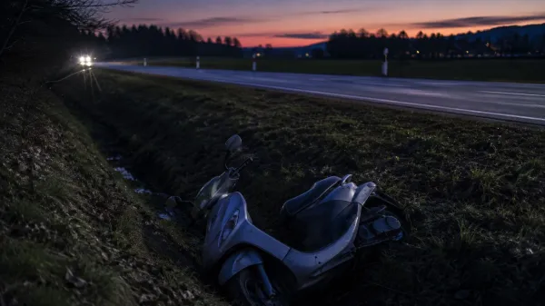 Iz garaže stopila pred moped