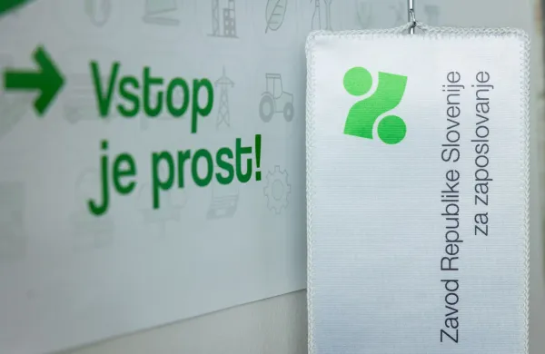 Ljubljana, sedez Zavoda RS za zaposlovanje.Novinarska konferenca Zavoda RS za zaposlovanje, na kateri so predstavili glavna gibanja na trgu dela v letu 2025 ter kljucne poudarke za leto 2026, vkljucno z zakonodajnimi novostmi.