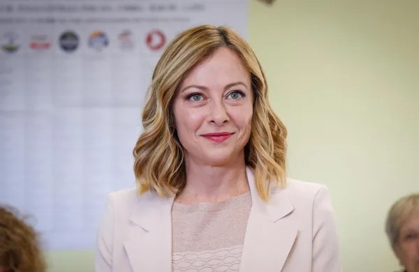 Meloni obeležuje rekord, levica protestira na ulicah