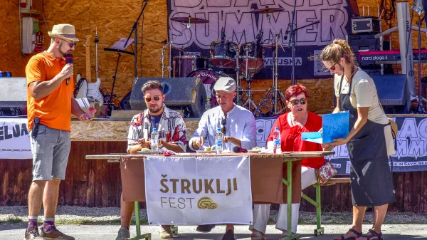 Ocenjevalci &Scaron;trukljifesta so imeli obilo dela.