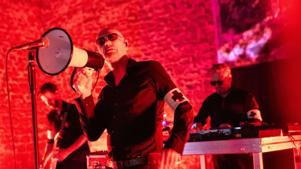 Laibach so v portoro&scaron;kem Grandu sklenili razstavo AUSSTELLUNG LAIBACH KUNST: K.I.E.F.E.R.
