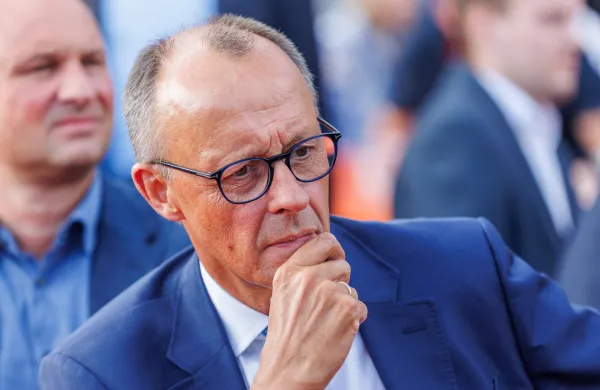 Friedrich Merz zanika, da je Trumpova odločitev o umiku ameri&scaron;kih vojakov posledica njegove kritike politike do Irana.