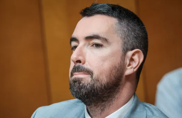 Skupina poslancev Resnice s prvopodpisanim Nedeljkom Todorovićem danes predlog zakona umaknila iz postopka obravnave.