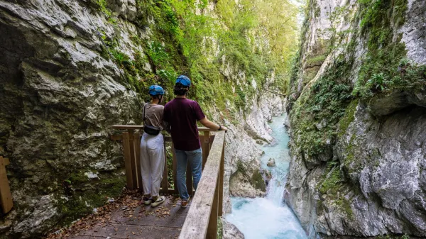Festival pohodni&scaron;tva in kolesarjenja: po dolinah in hribih pe&scaron; in s kolesi v povezanosti z naravo
