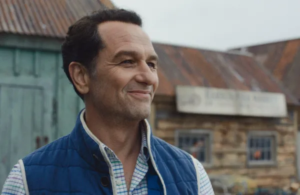 Matthew Rhys v seriji Vdovin zaliv