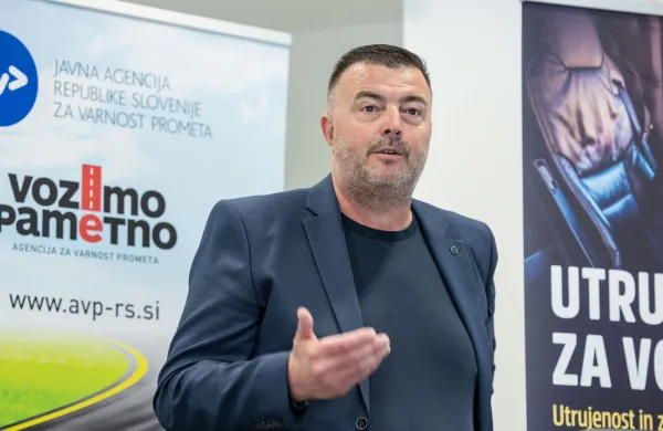 Peter Pi&scaron;ek vodja prometne sekcije pri obrtni zbornici (OZS), je bil izjemno kritičen do prej&scaron;nje vlade. Zahteval je &scaron;tevilne ukrepe. In to v času, ko je bilo gorivo bistveno cenej&scaron;e kot danes. 