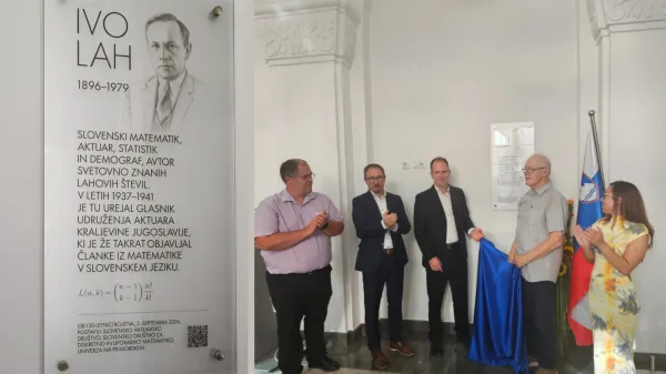 Univerza na Primorskem del slovesnosti ob odkritju nove spominske plo&scaron;če Ivu Lahu