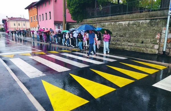 prenova cesta Miren pred &scaron;olo varna pot v &scaron;olo 