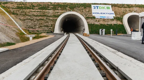 Božiček bo prinesel nov železni&scaron;ki tir med Divačo in Koprom