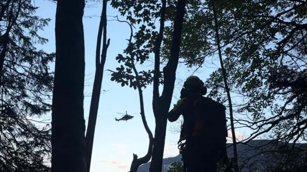 Hudo po&scaron;kodovanega otroka so oskrbeli in ga s helikopterjem letalske policijske enote prepeljali na zdravljenje v UKC Ljubljana. 