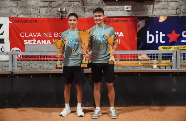 Brata Moličnik, člana Balinarskega kluba Ko&scaron;ana, sta domov prinesla bron