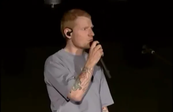 Britanski glasbenik Ed Sheeran je na sobotnem koncertu v Philadelphii prvič javno spregovoril o polemiki.