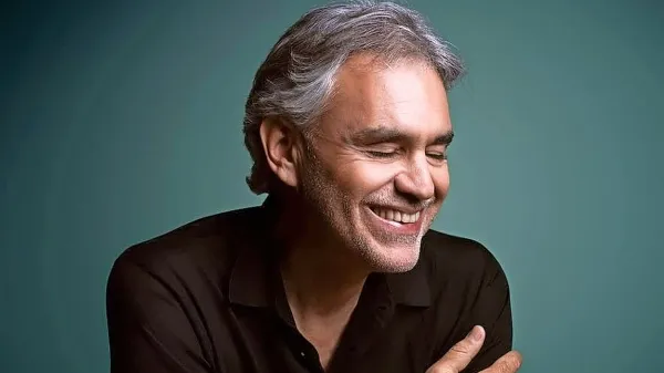 Bocelli v naslovni skladbi filma o bratih Maserati