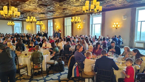 ZDA, New York.Slovenska skupnost v New Yorku je proslavila 110. obletnico cerkve sv. Cirila, ki ze vec kot stoletje predstavlja pomembno versko, kulturno in druzabno sredisce Slovencev v mestu.
