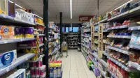 Hrvaska, Zagreb.Na Hrvaskem danes poteka bojkot trgovin zaradi previsokih cen, pobuda se je zacela na druzbenem omrezju Facebook v skupini potrosniske platforme Halo, inspektore, za katero stoji evropski center potrosnikov za izvrstnost (ECIP).