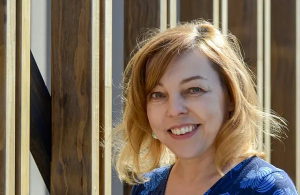 Dr. Anna Sandak iz Univerze na Primorskem o poti od laboratorijskega raziskovanja do znanstvenega vodenja