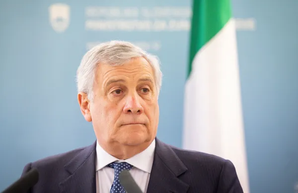 Ljubljana, MZEZ.Novinarska konferenca italijanskega ministra za zunanje zadeve in mednarodno sodelovanje Antonia Tajanija in ministrici za zunanje in evropske zadeve Tanje Fajon po srecanju.