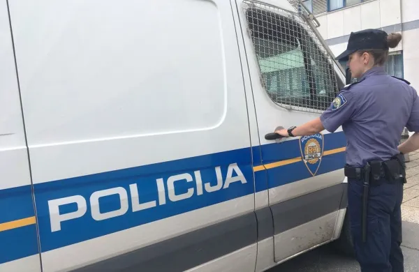 policija hrva&scaron;ka