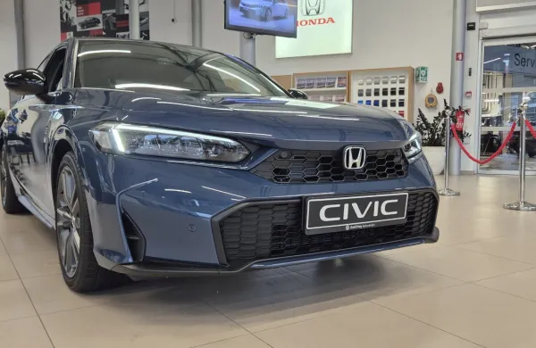 Osveženi civic prina&scaron;a nekaj manj&scaron;ih sprememb na zunanjem videzu in pomembno novost pri vožnji.