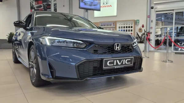 Osveženi civic prina&scaron;a nekaj manj&scaron;ih sprememb na zunanjem videzu in pomembno novost pri vožnji.