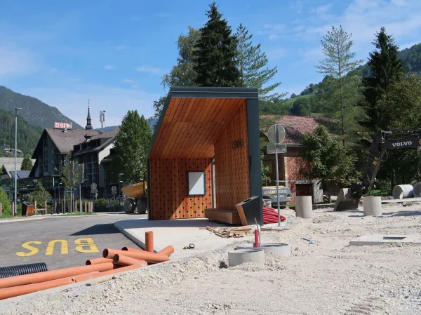 Cerkno: Začela se je obnova hotela, občina i&scaron;če izvajalca za zdravstveno postajo